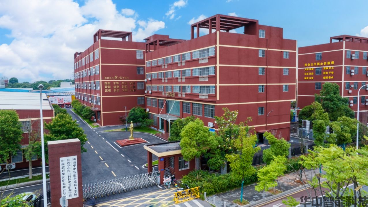 校门口.png