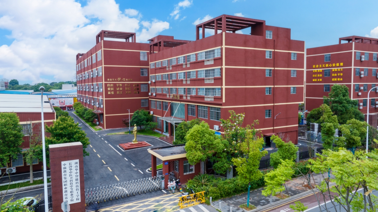 校门口.png